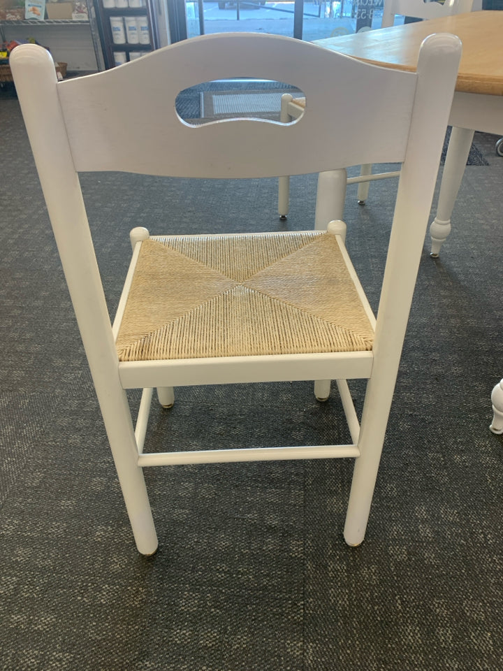 ROUND WHITE DINETTE BLONDE WOOD TOP W/ FOLDING SIDES AND 4 WHITE WICKER BOTTOM C