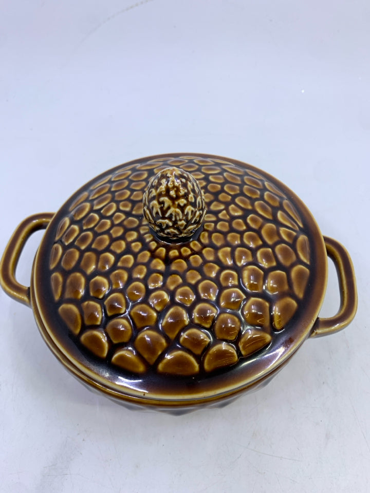 BROWN TEXTURED BOWL W/ LID.