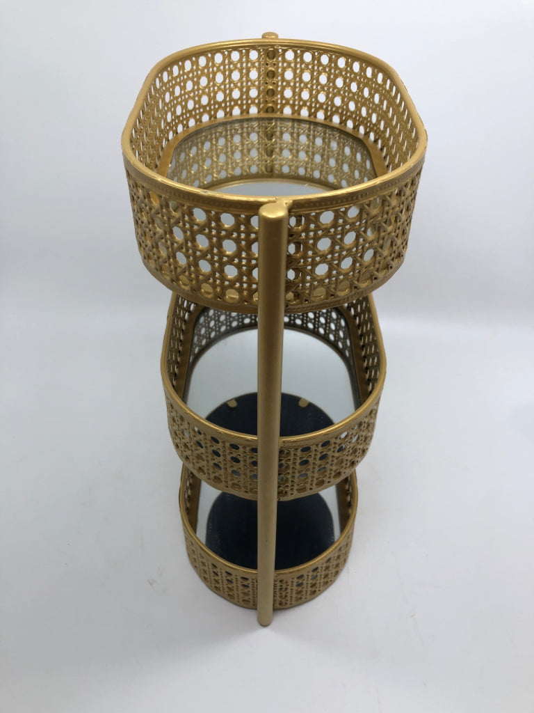 3 TIER METAL ORGANIZER SHELF.