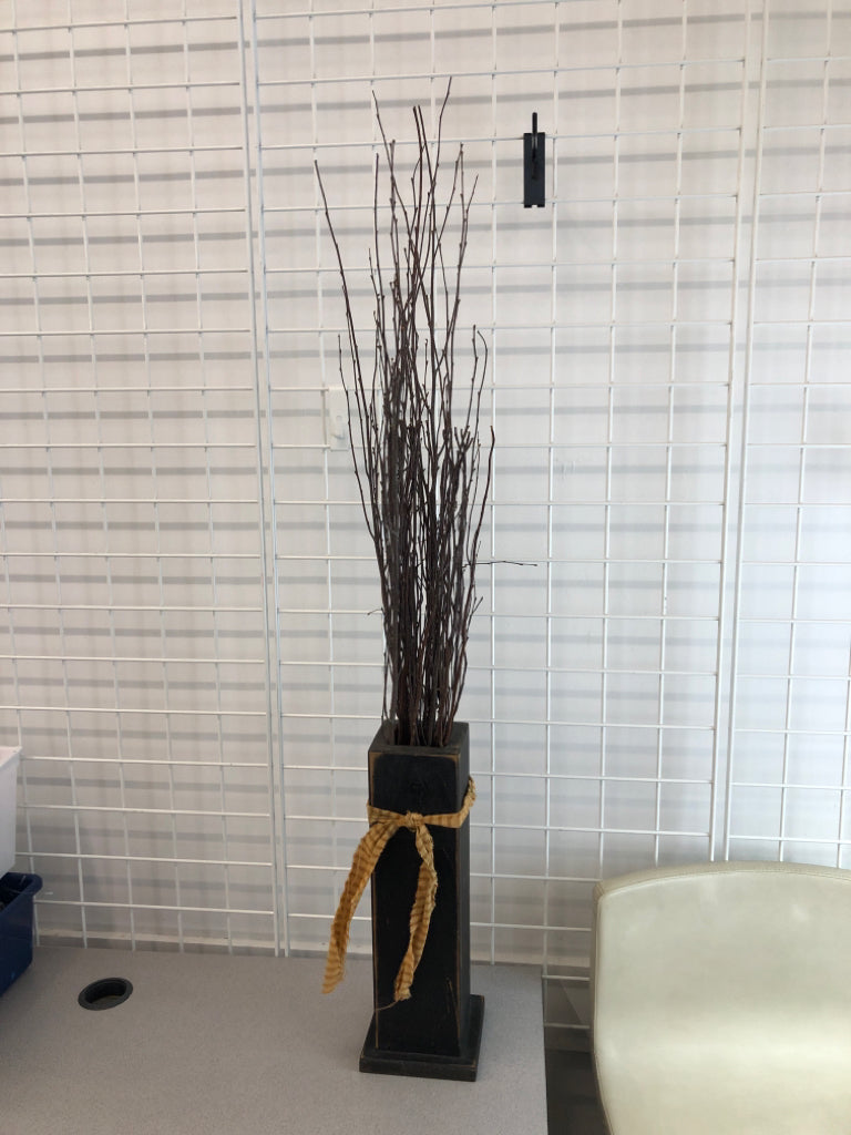 PRIMITIVE TWIG DECOR IN WOODEN VASE.