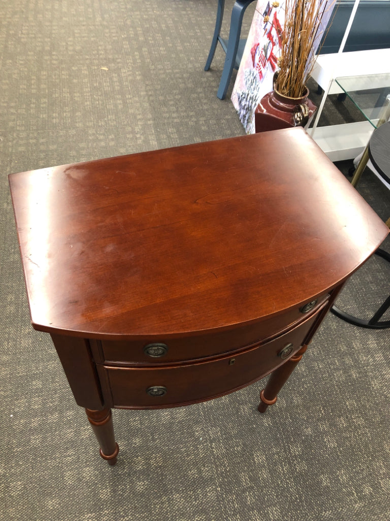 2-DRAWER WOODEN SIDE TABLE.