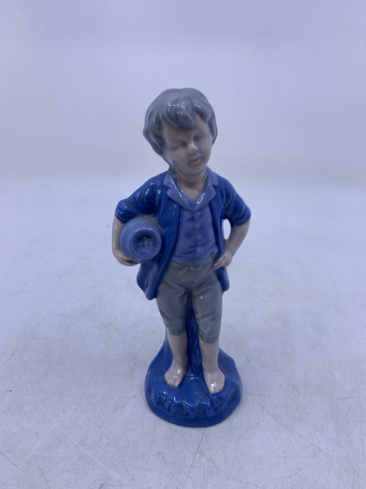 BLUE/GREY BOY W/ HAND ON HIL HOLDING VASE FIGURINE.