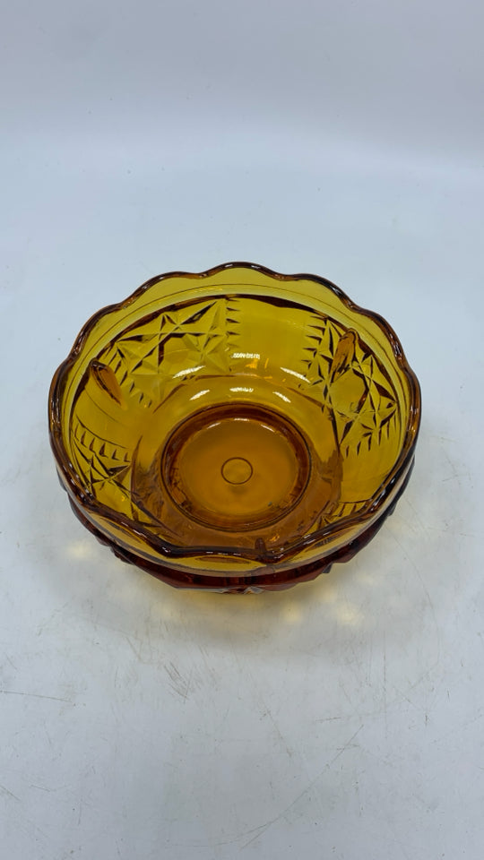 VTG AMBER GLASS DISH W/GEOMETRIC DESIGN.