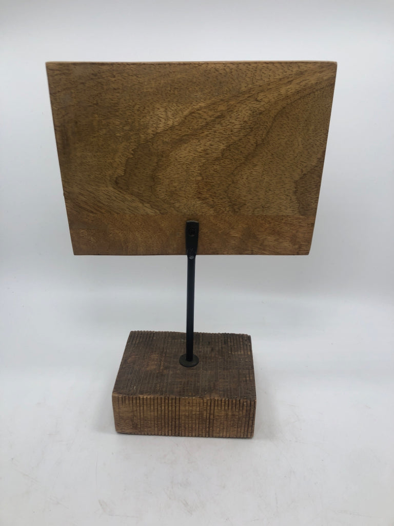 METAL/WOOD FISH SIGN.