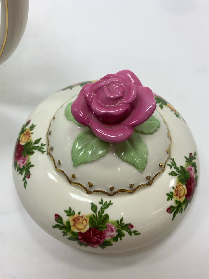 OLD COUNTRY ROSES ROYAL ALBERT TEA POT.