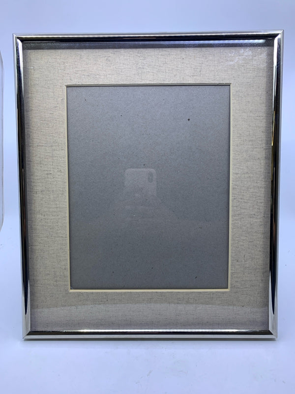 SILVER LINED STANDING PICTURE FRAME.