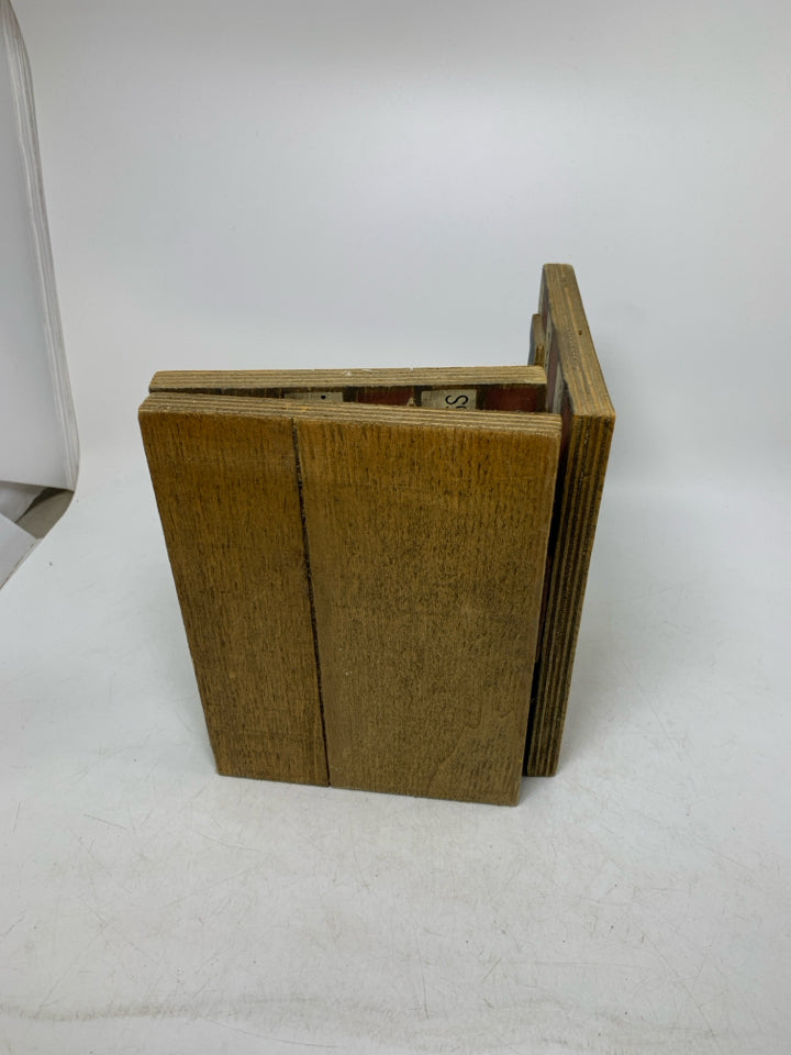FOLD UP USA WOOD SIGN.