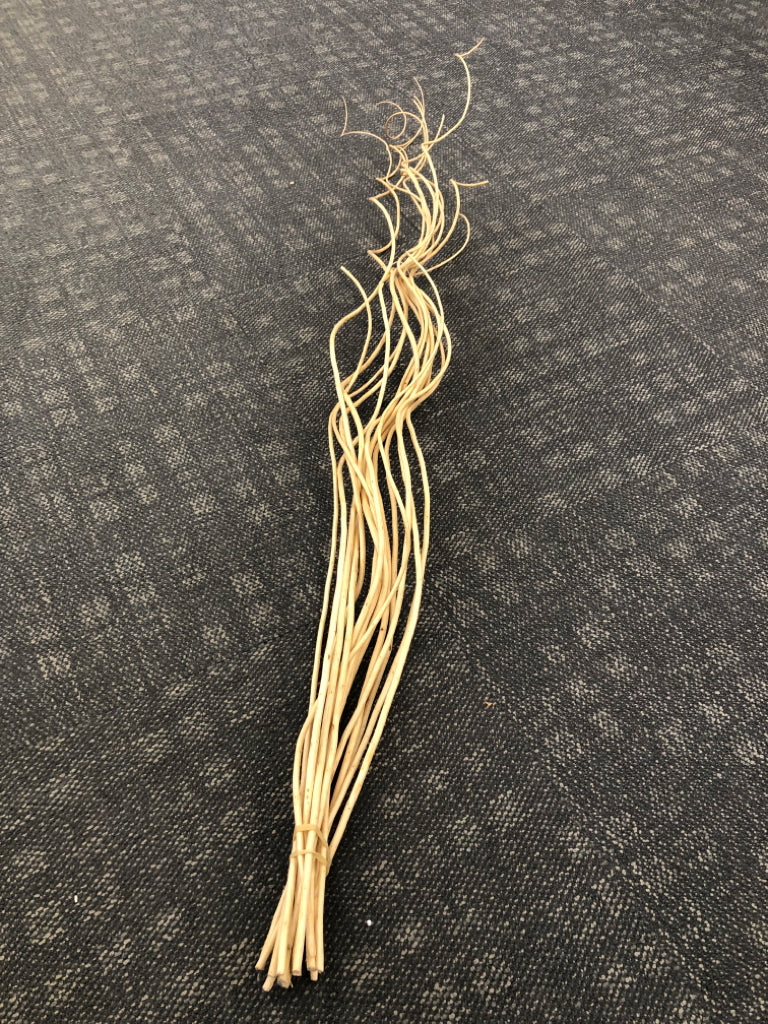 TAN WAVY BAMBOO VASE FILLER.