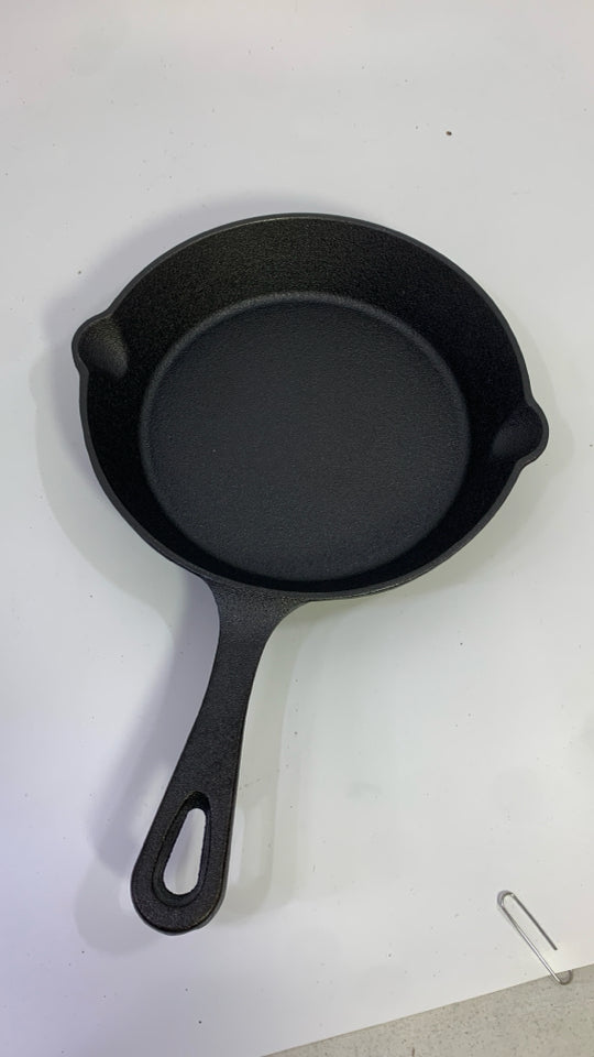 NEW CAST IRON SKILLET.
