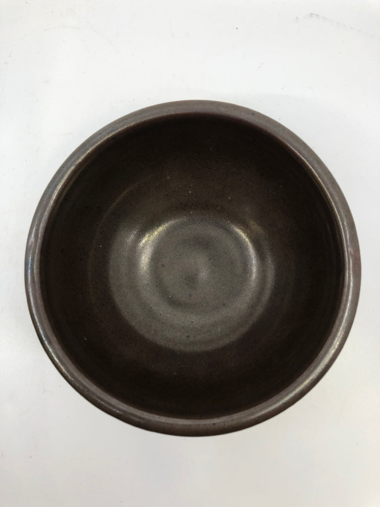 DARK BROWN POTTERY BOWL.