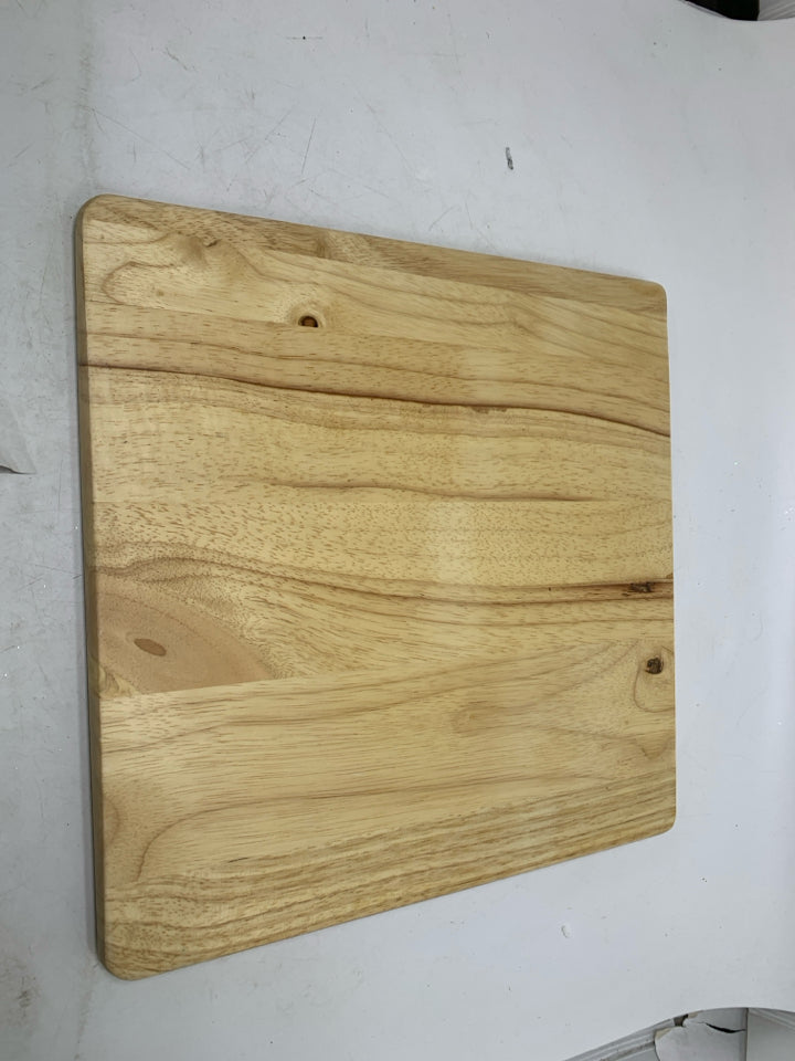 SQUARE WOOD BOARD W/ GLASS WHITE HOUSE TRIVET CENTER.