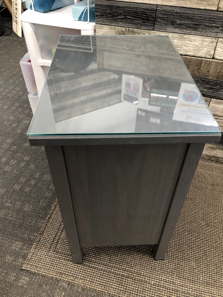 GRAY NIGHTSTAND W/2 DRAWERS & GLASS TOP.