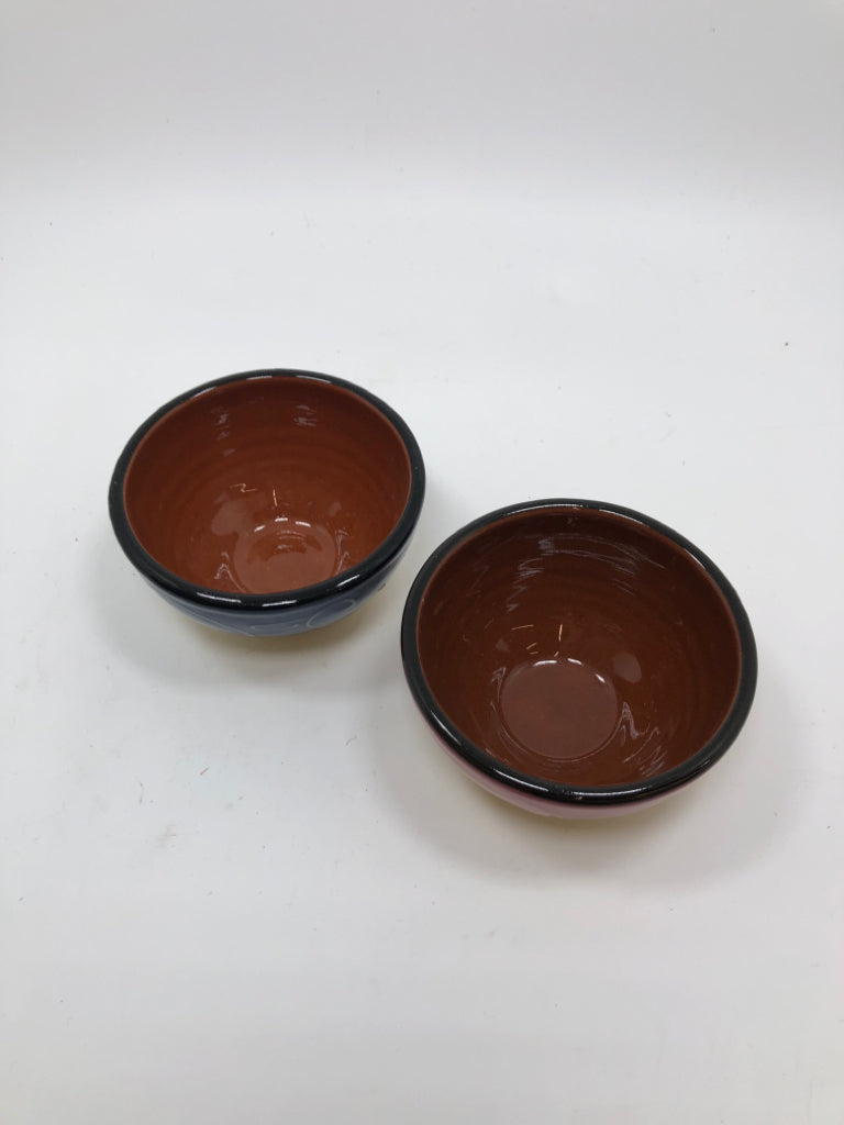 2 RED/BLUE DIP CUPS.