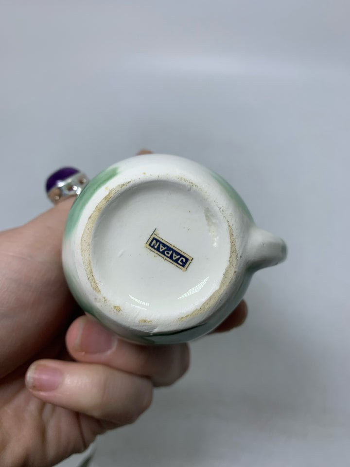 MINI CAT SHAPED CREAMER W/ GREEN DETAILS .