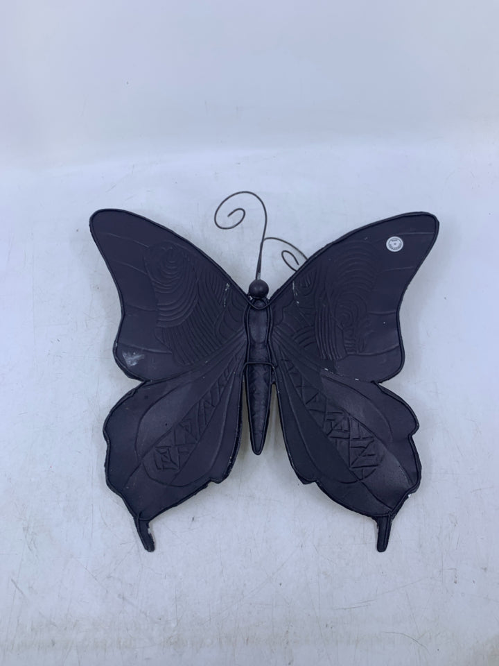 METAL BUTTERFLY WALL HANGING.