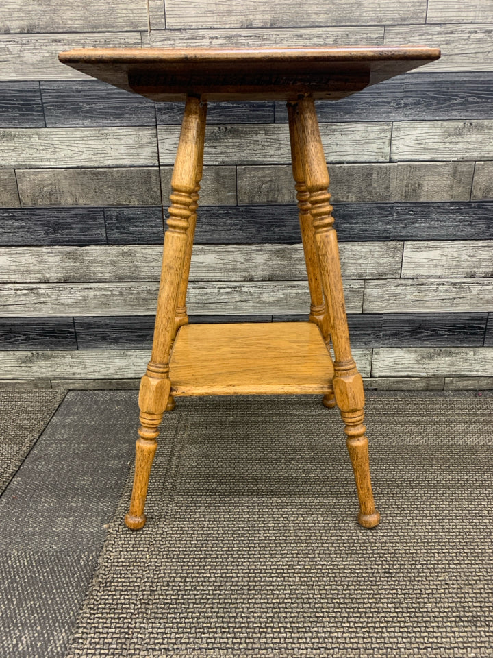 VTG SQUARE PLANT STAND W/SPINDLE LEGS AND SHELF.