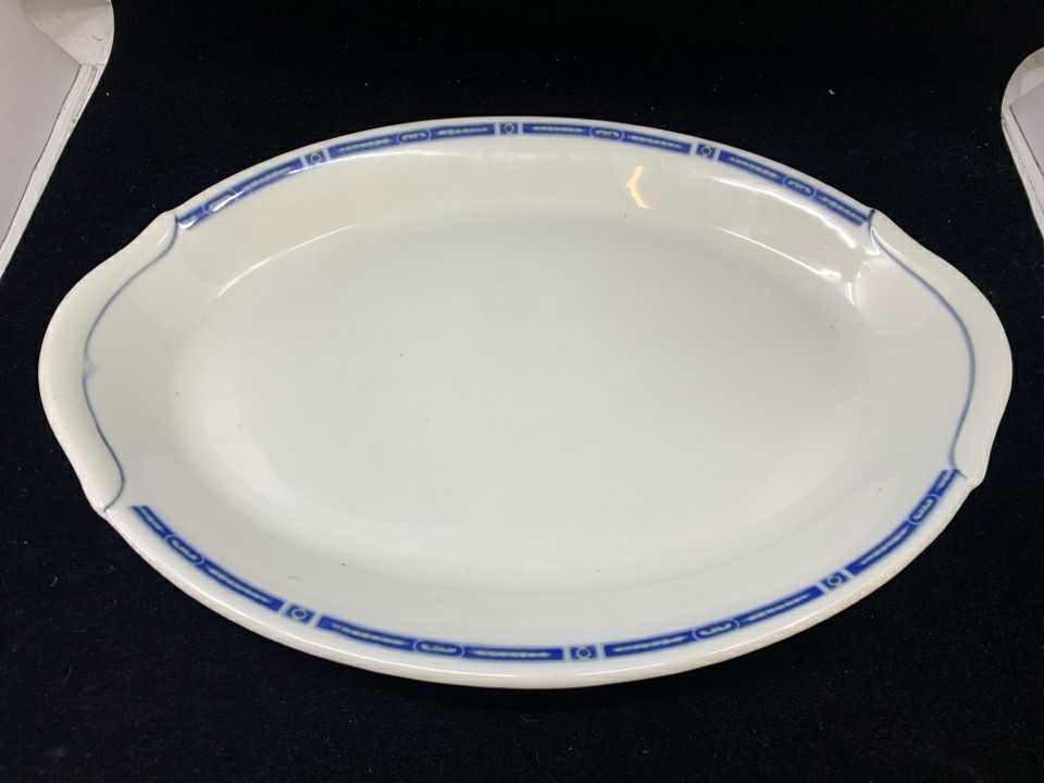 LARGE OVAL WHITE BLUE TRIM PLATTER WARWICK.