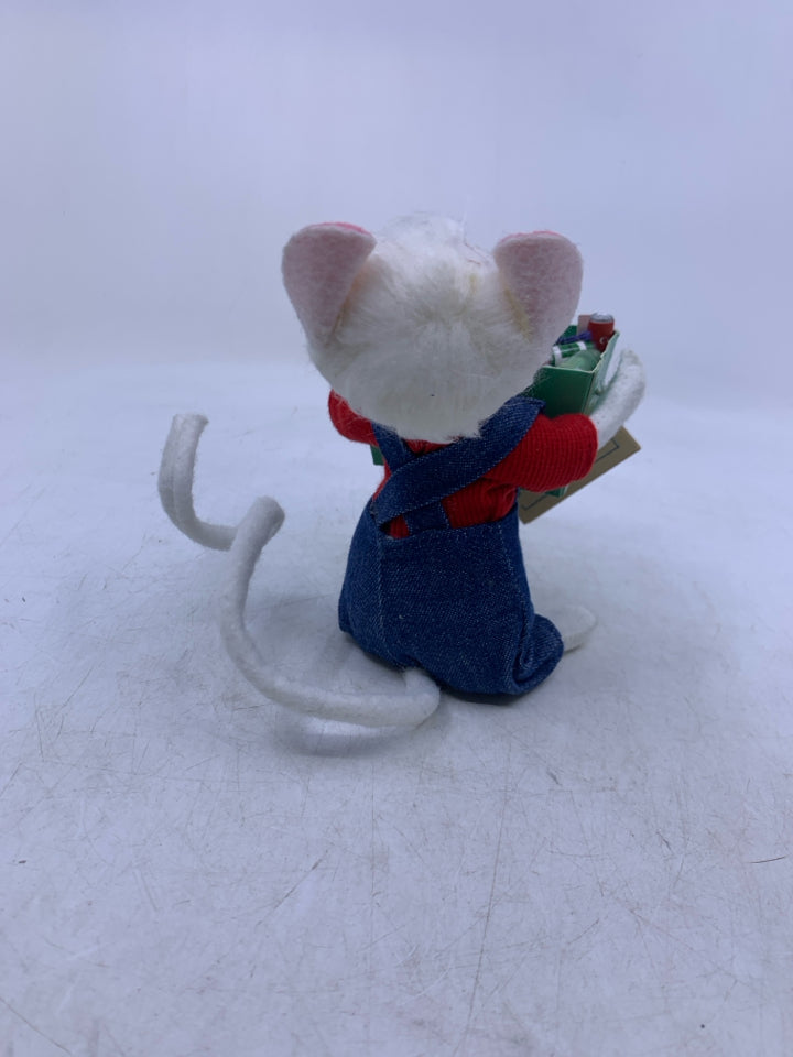 WHITE ANNALEE MOUSE HOLDING COCA COLA TRAY W/ OVERALLS.