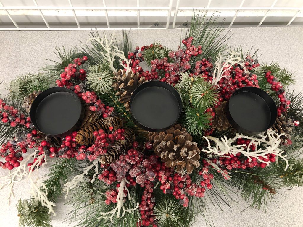 3-SECTION PINE & BERRY CANDLE HOLDER.
