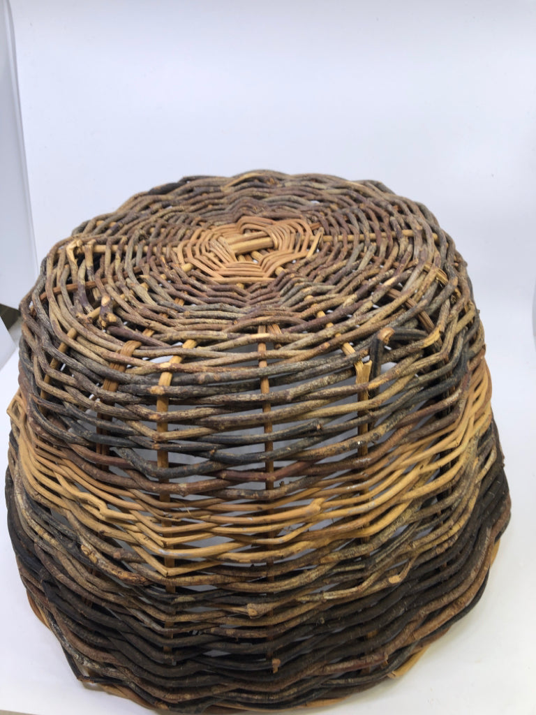 2TONE ROUND WOVEN BASKET.