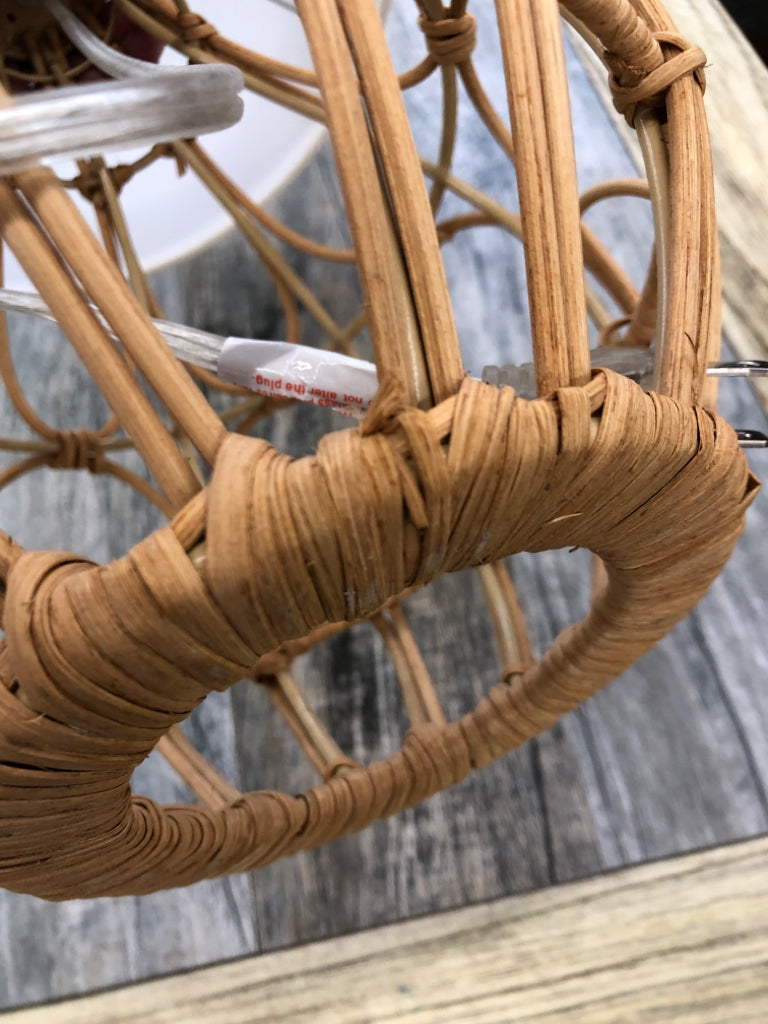 BLONDE WICKER BASE LAMP.