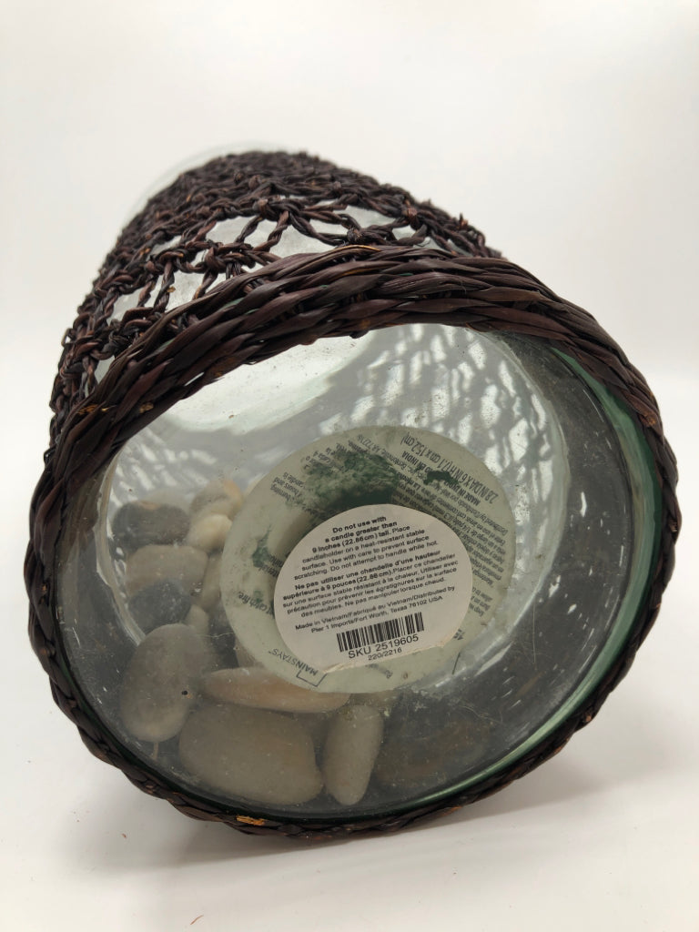 WICKER GLASS CANDLE LANTERN W/BLUE CANDLE.
