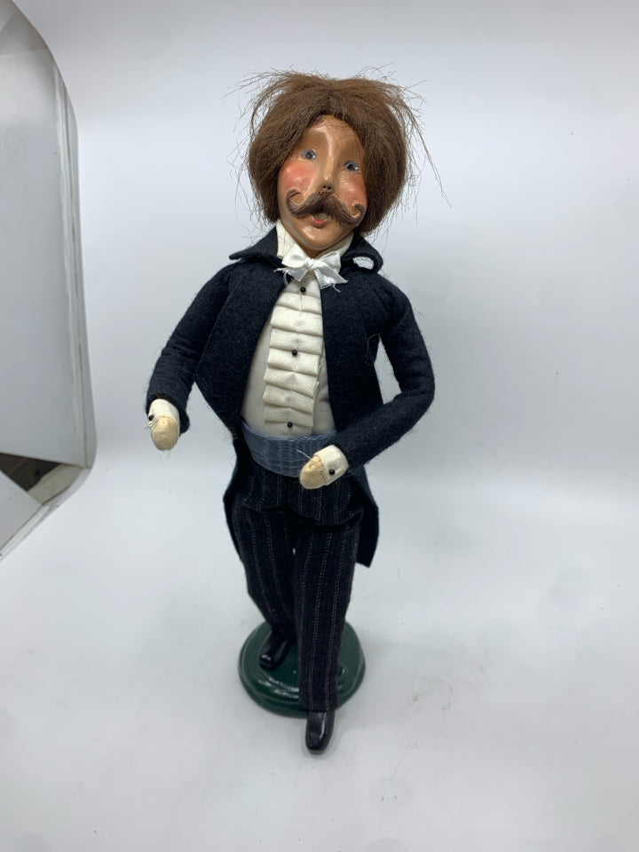 BYERS' CHOICE MAN IN TUXEDO-1999.
