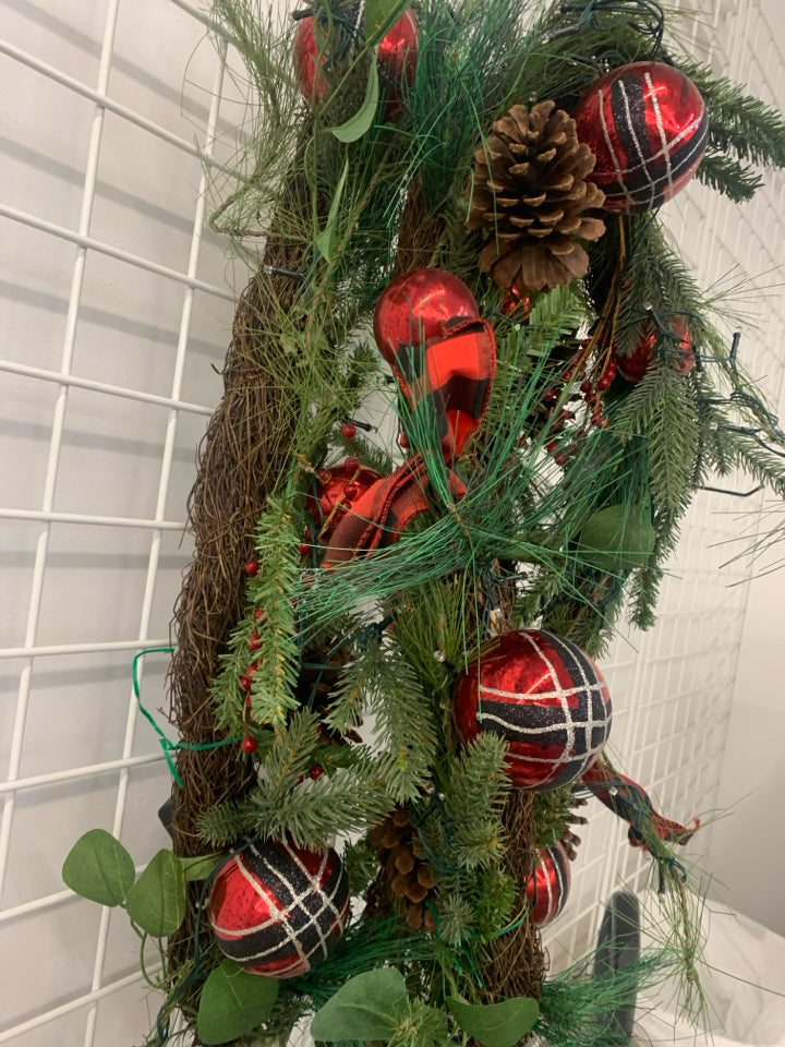 NIB 9FT PRELIT GARLAND.
