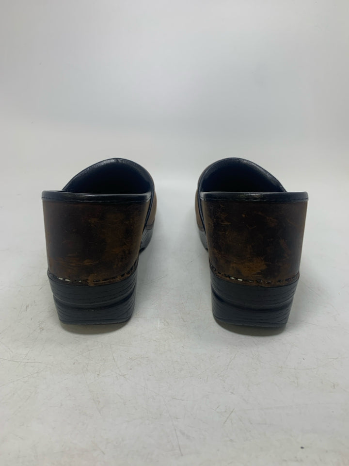Dansko L Shoe Size 9-10 Ladies Shoes