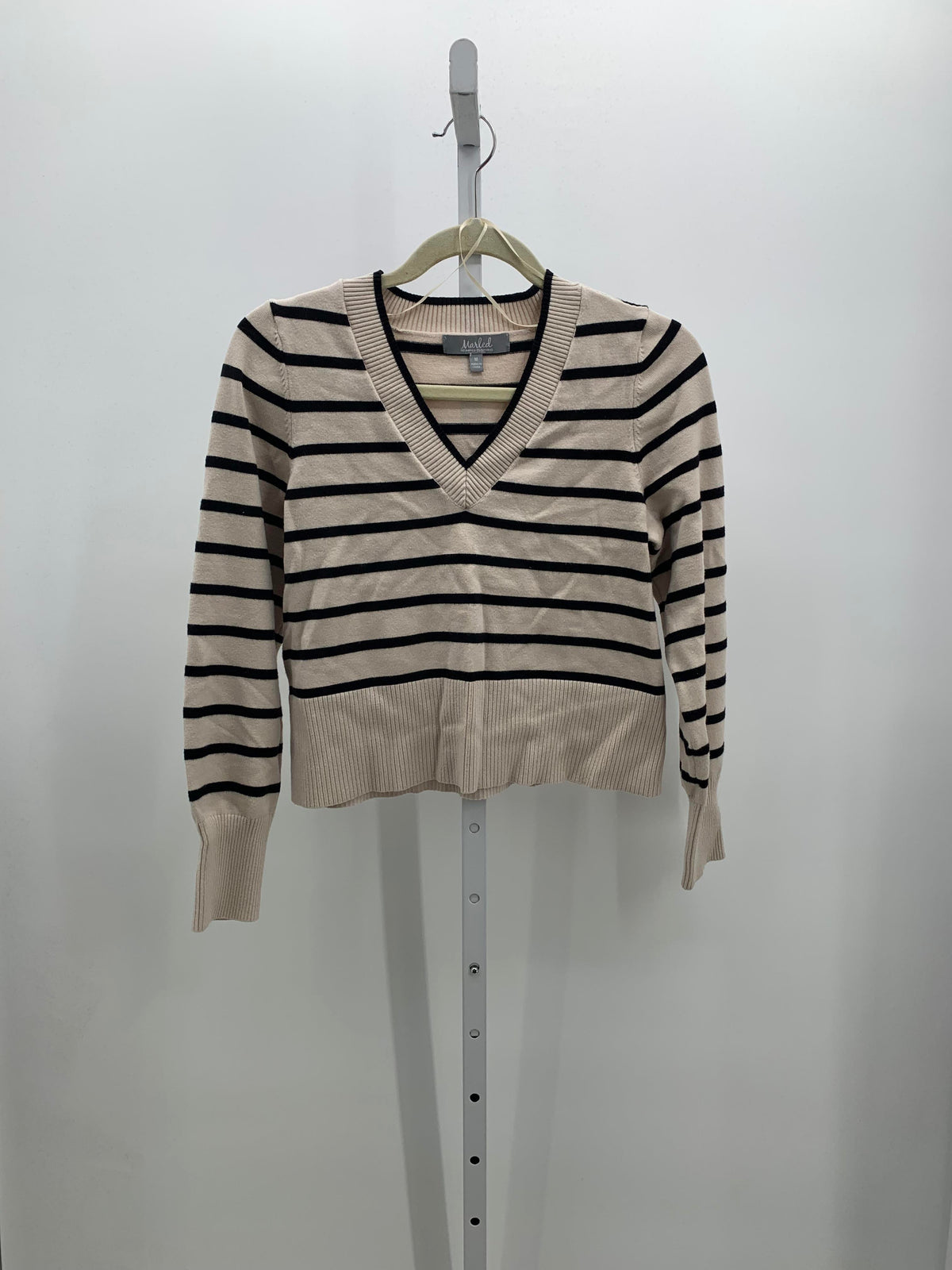 Size Medium Juniors Long Sleeve Sweater