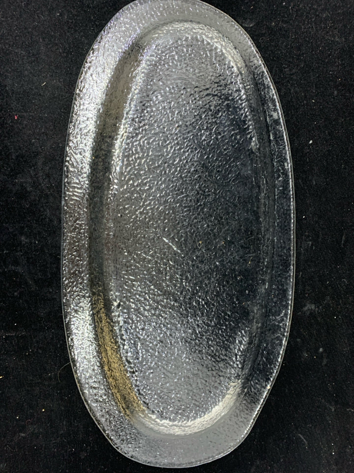 TEXTURED OVAL GLASS PLATE.