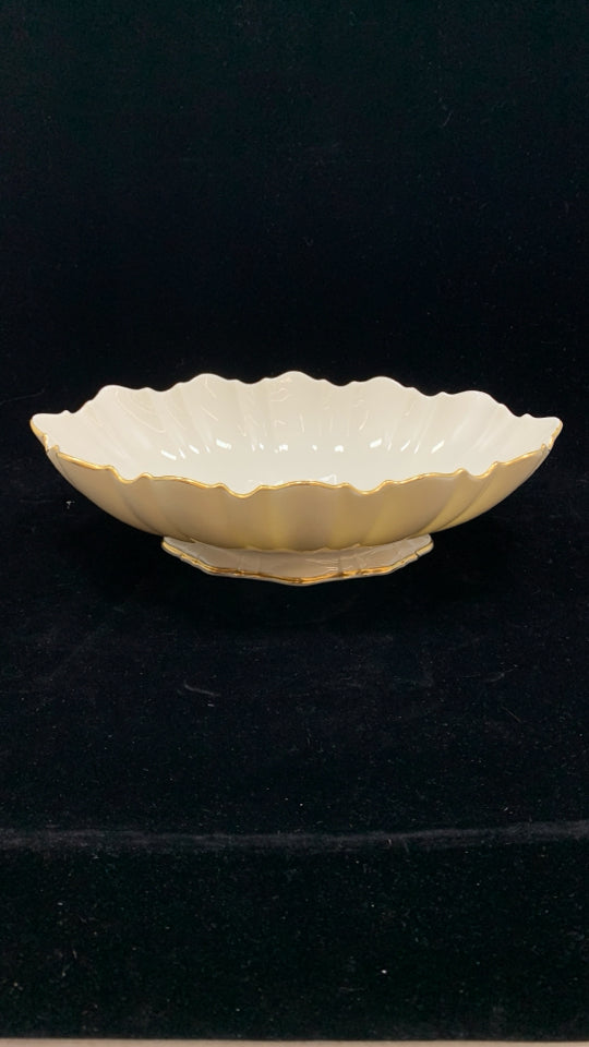 OVAL RUFFLE EDGE DISH W/GOLD RIM.
