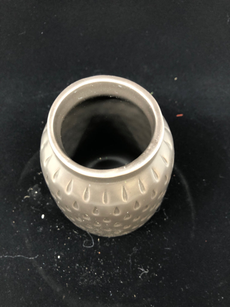 SMALL BROWN TEXTURED WHITE BOTTOM PLANTER.