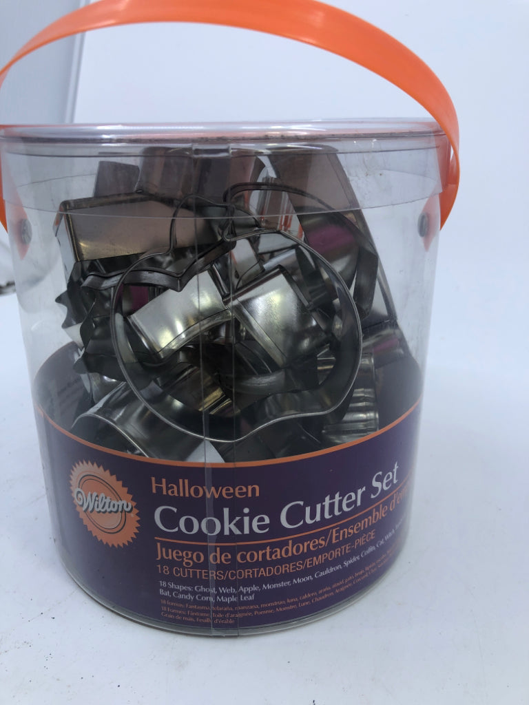 NIP WILTON HALLOWEEN COOKIE CUTTERS.