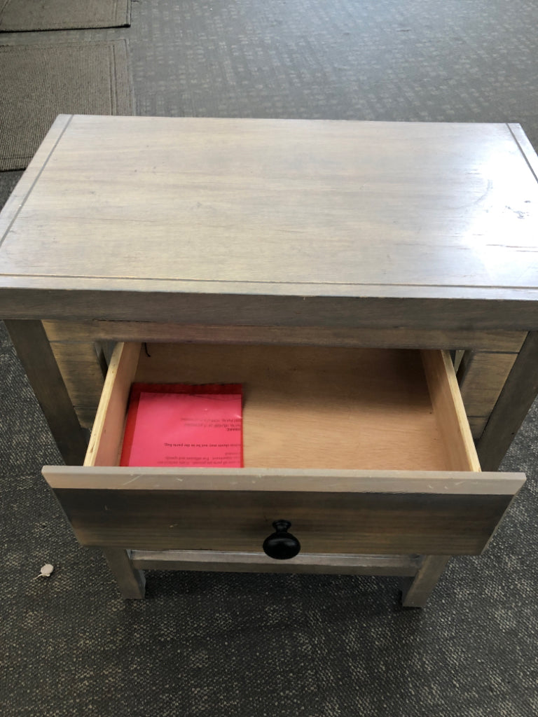 GRAY WASHED X-SHAPED SIDE NIGHTSTAND.