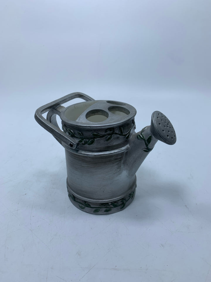 RESIN GREY WATERING CAN TOOTHBRUSH HOLDER.
