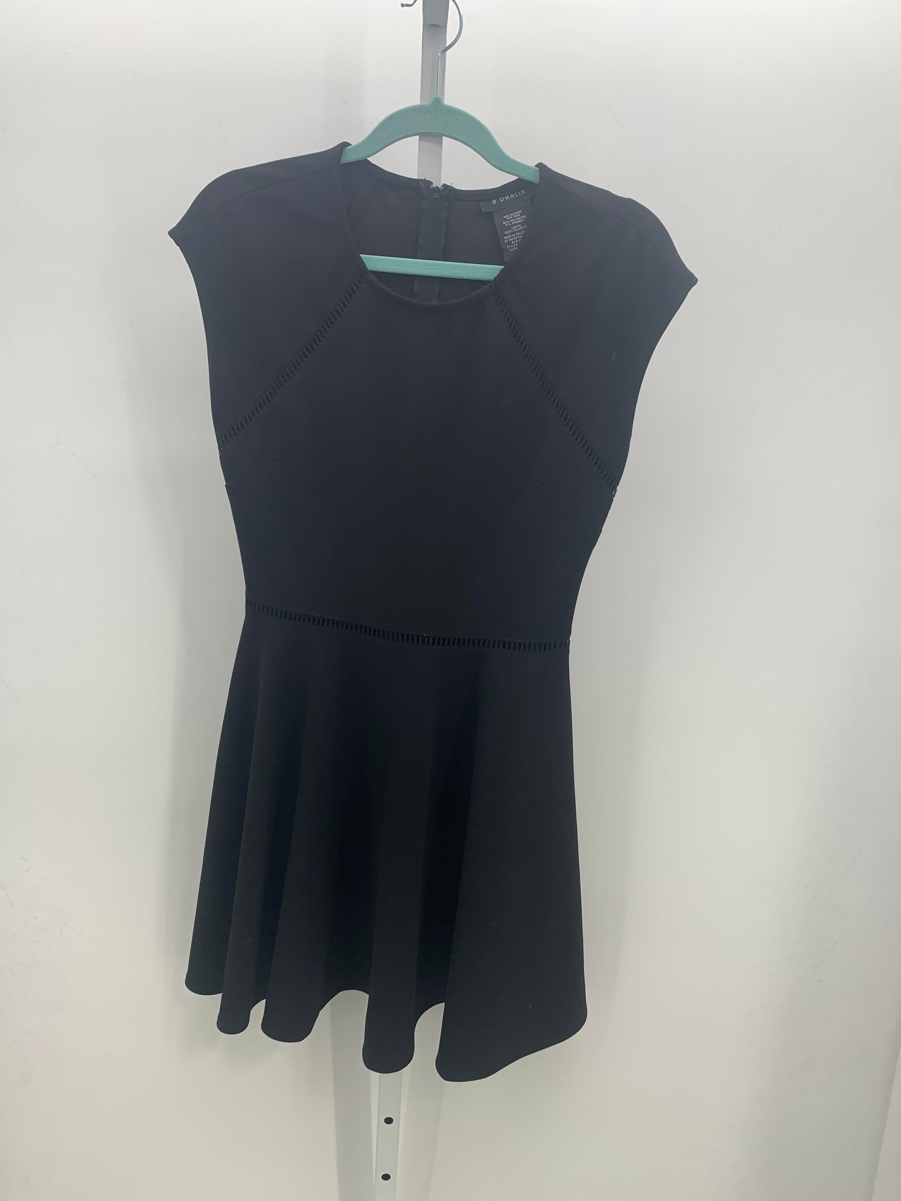 B. Darlin Size 9/10 Juniors Sleeveless Dress