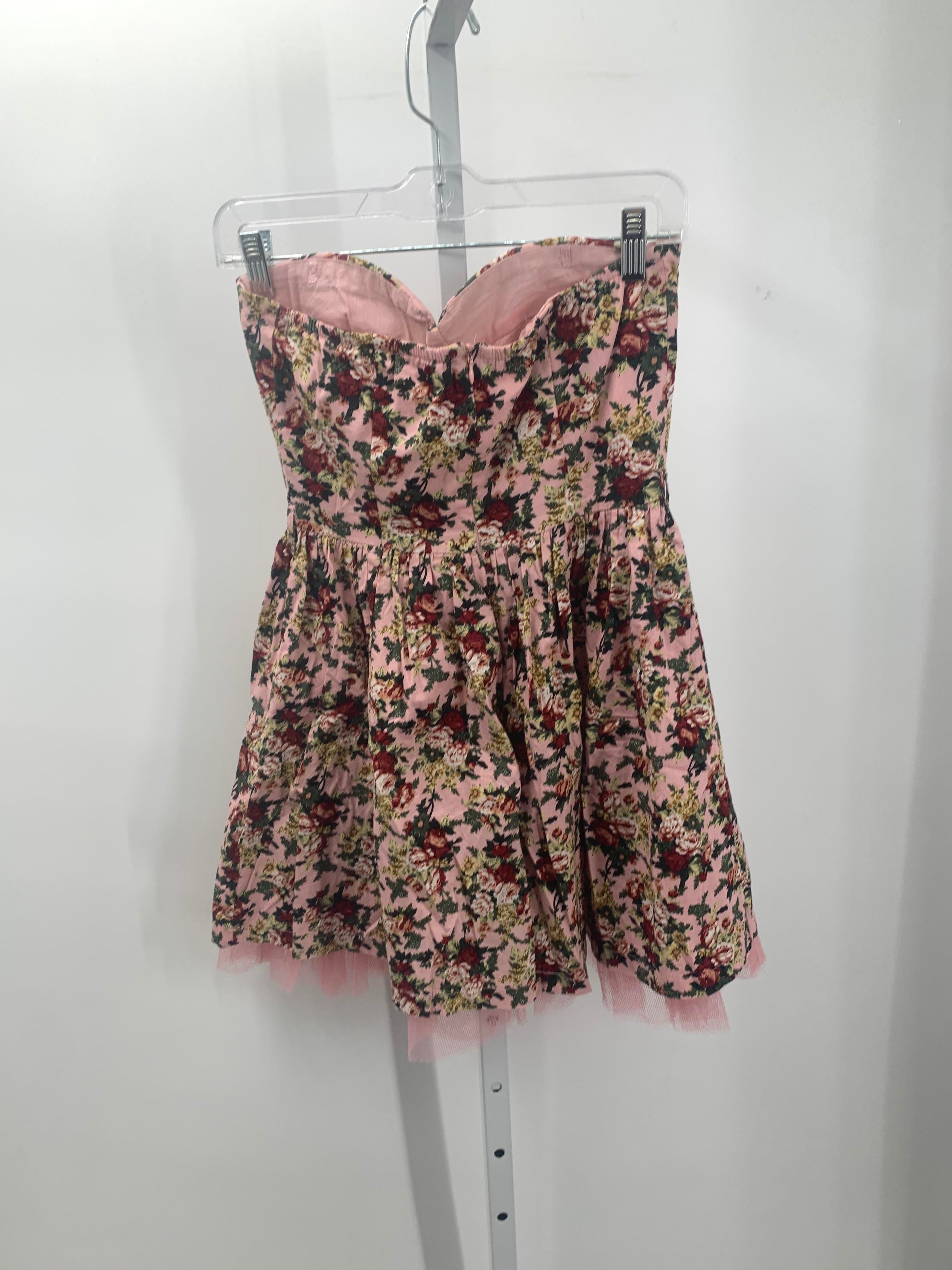 Sans Souci Size Medium Juniors Sleeveless Dress