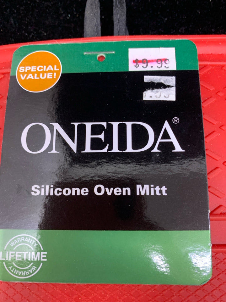 NWT ONEIDA RED SILICONE OVEN MIT