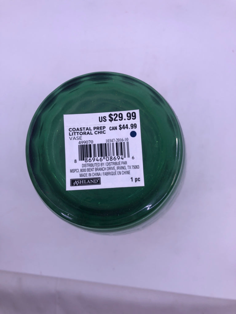 GREEN OMBRE THUMBPRINT VASE.