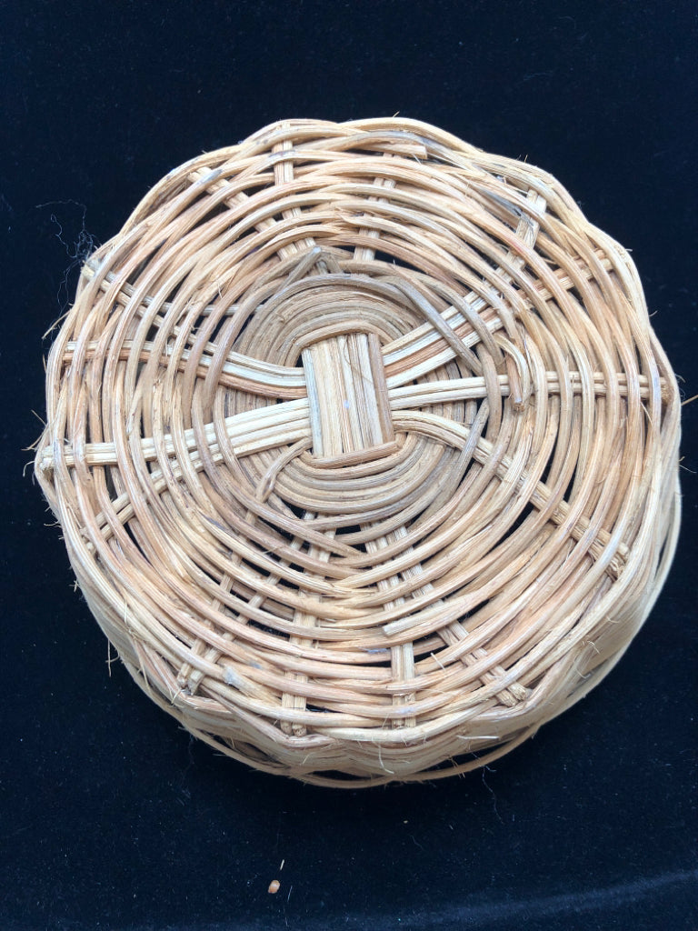 ROUND WOVEN BASKET W/PURPLE RIM AND HANDLES.