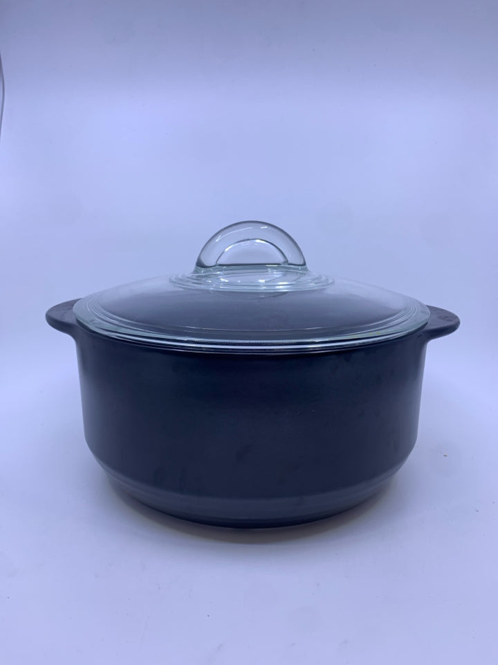 PAMPERED CHEF ROCKCROK DUTCH OVEN.