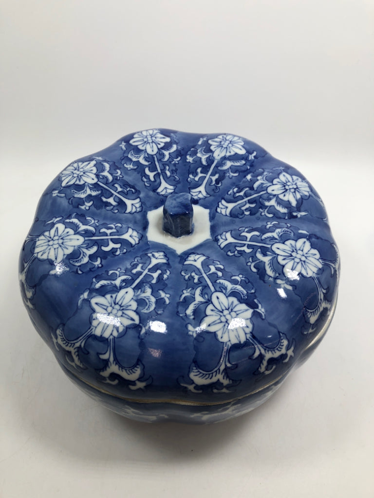 ORNATE BLUE/WHITE FLORAL PUMPKIN CANISTER.