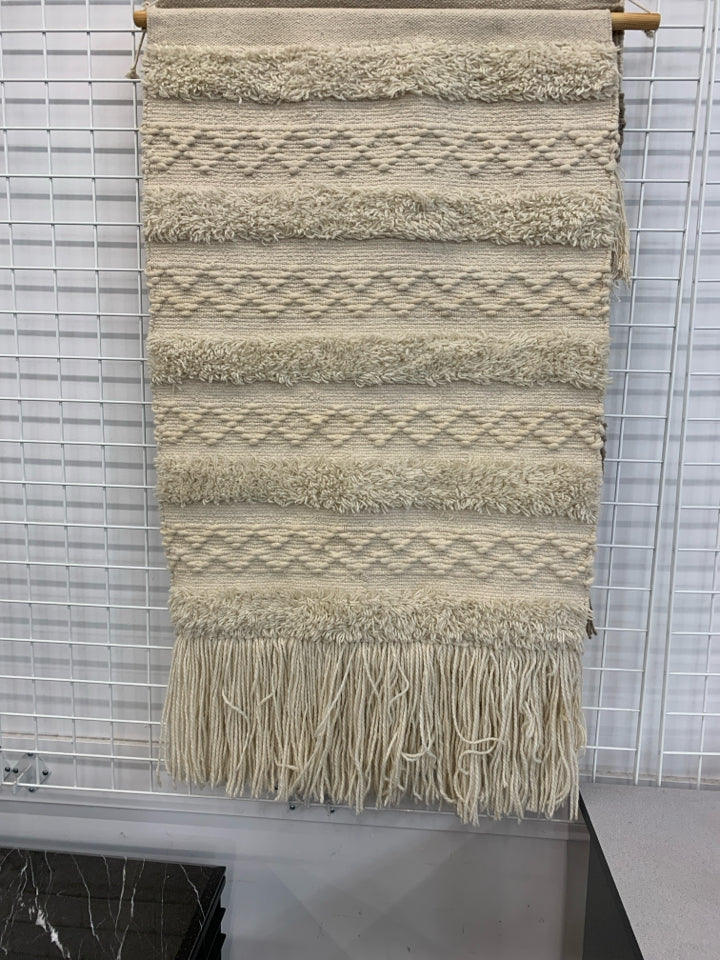 LARGE WOVEN HANGING TAPESTRY W/TASSLES.