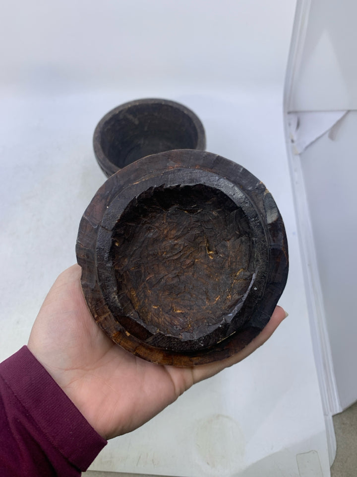 WOOD CARVED DOUBLE FACE FOOTED COVERED BOWL FOLK ART.