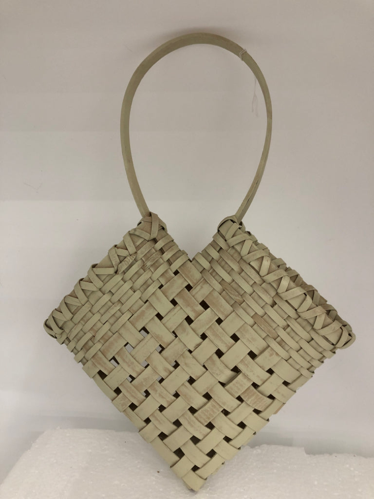 DOUBLE OPENING WHITE WOVEN WALL BASKET.
