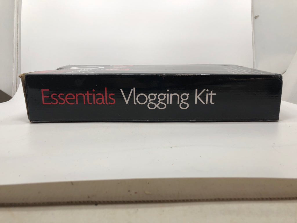 NIB SUNPAK ESSENTIALS VLOGGING KIT.