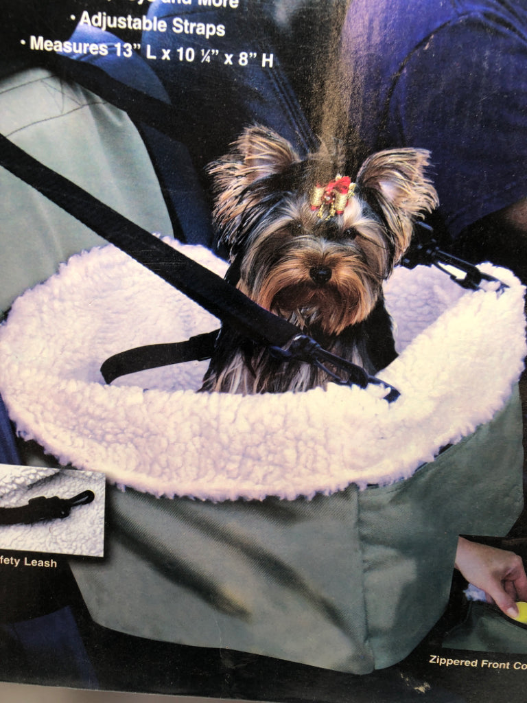 NIB PET BOOSTER SEAT.