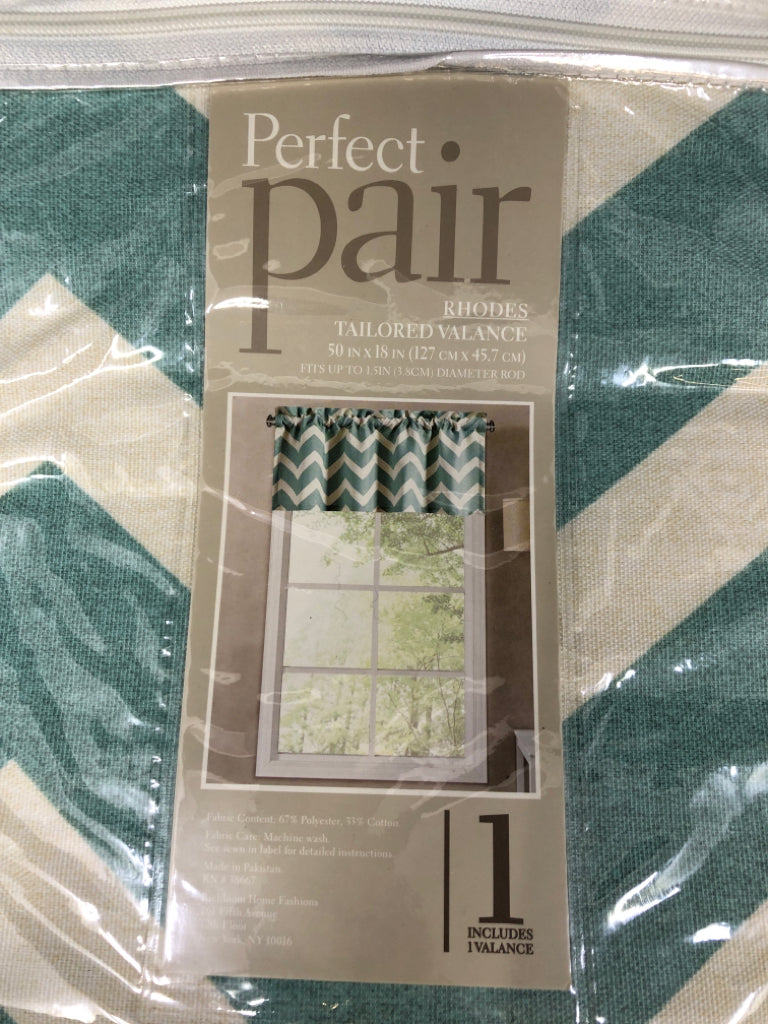 NIP TEAL/WHITE WINDOW VALANCE.