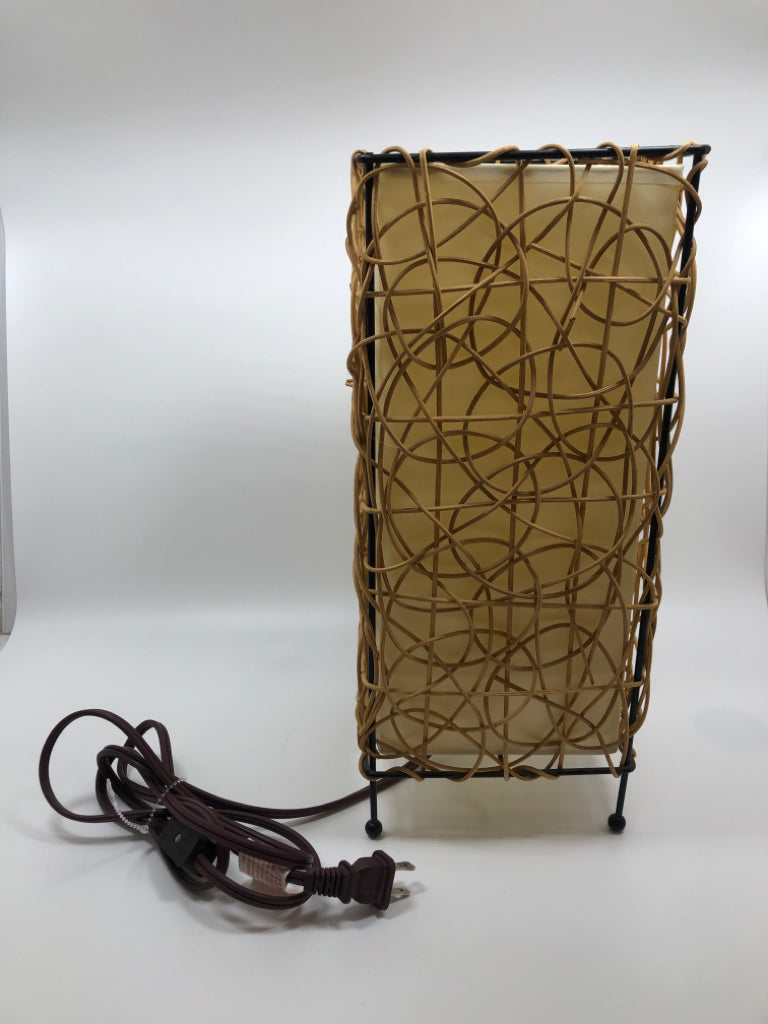 RATTAN NOODLE LAMP.